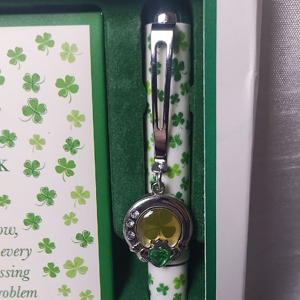 Green Notebook and‎ Pen Set - Picture 3 of 8